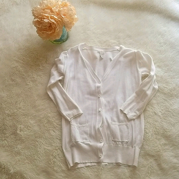 White button cardigan - Picture 1 of 1
